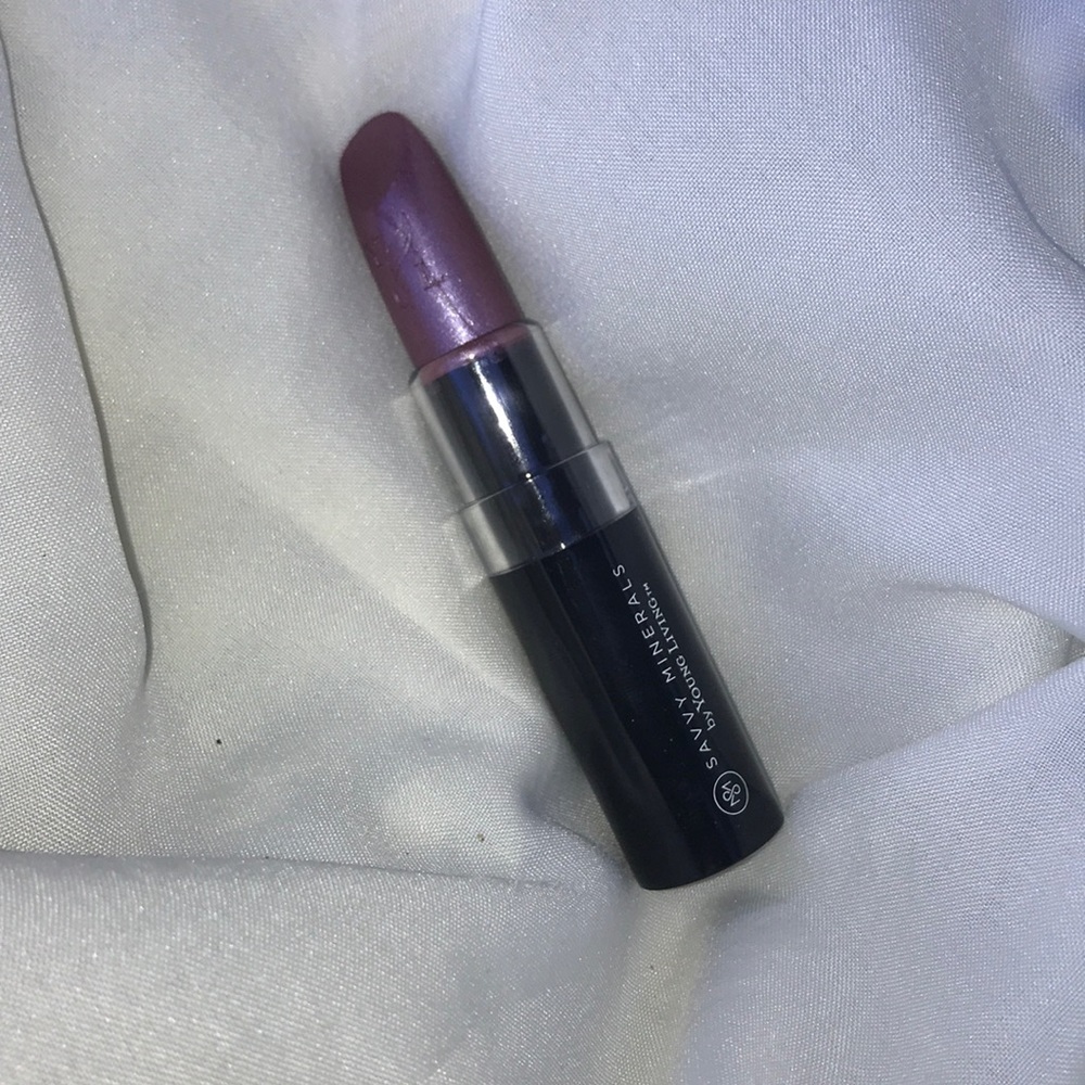 NEW SAVVY MINERALS by young living -uptown girl
